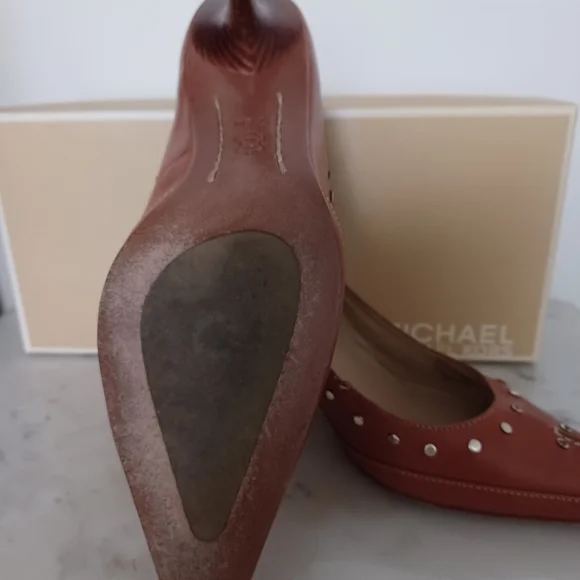 Michael Kors "Astor Pump" leather shoes - Picture 15 of 16